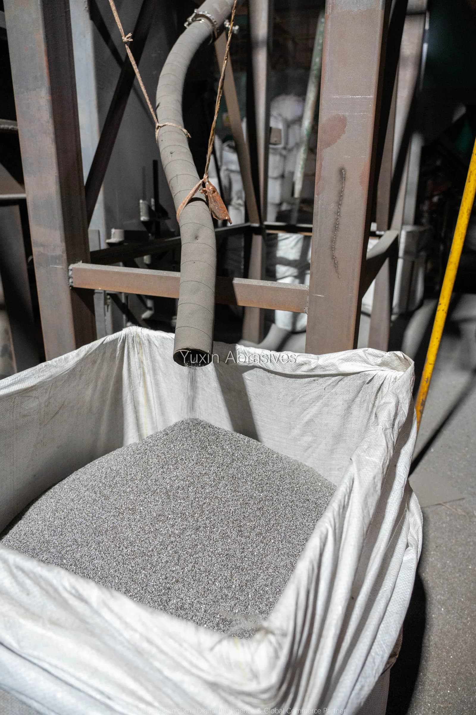 YUXIN production photograph: Steel shot crushing — steel grit production, record _DSC9096