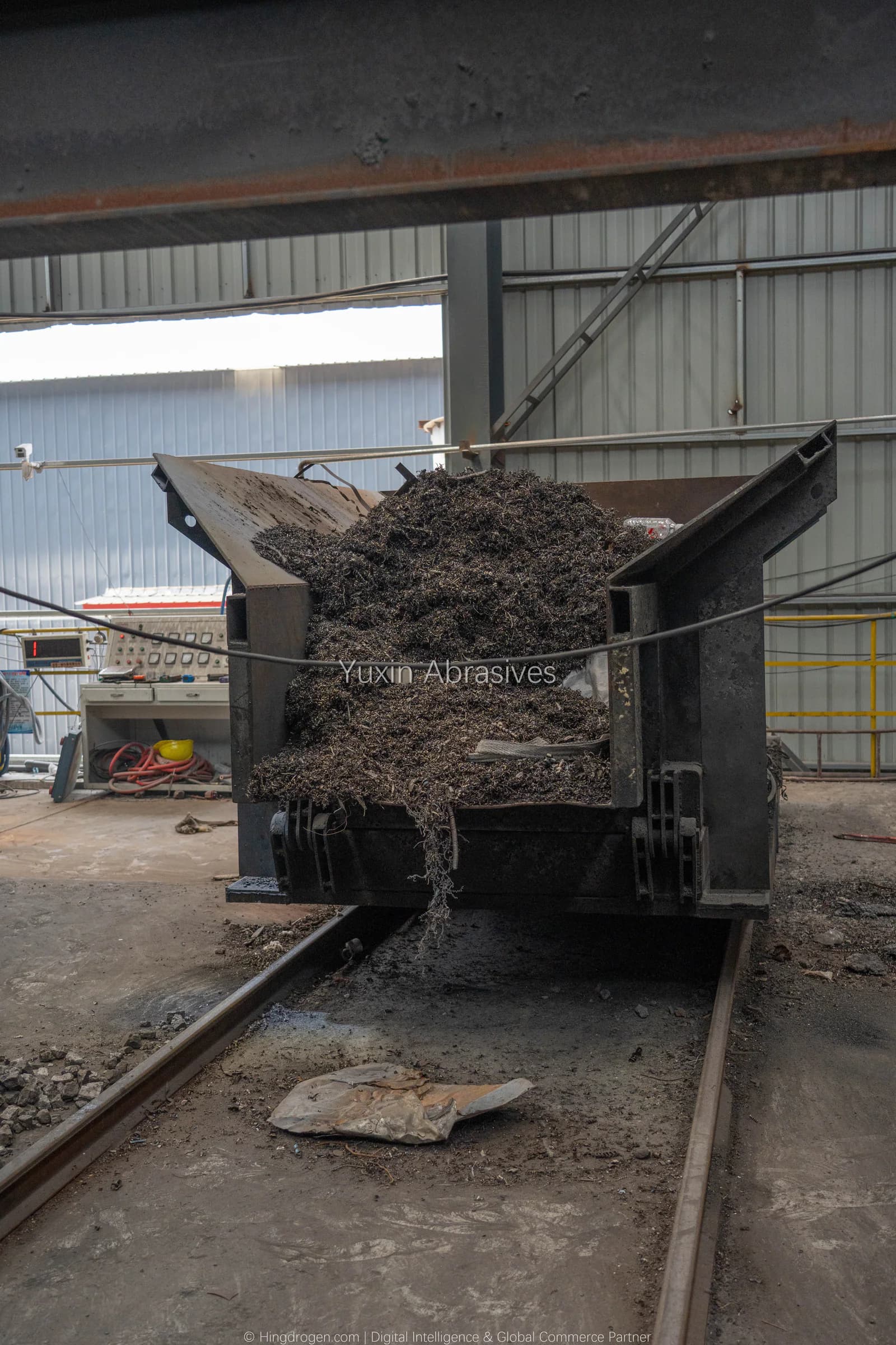 YUXIN production photograph: Material handling & charging, record _DSC9121