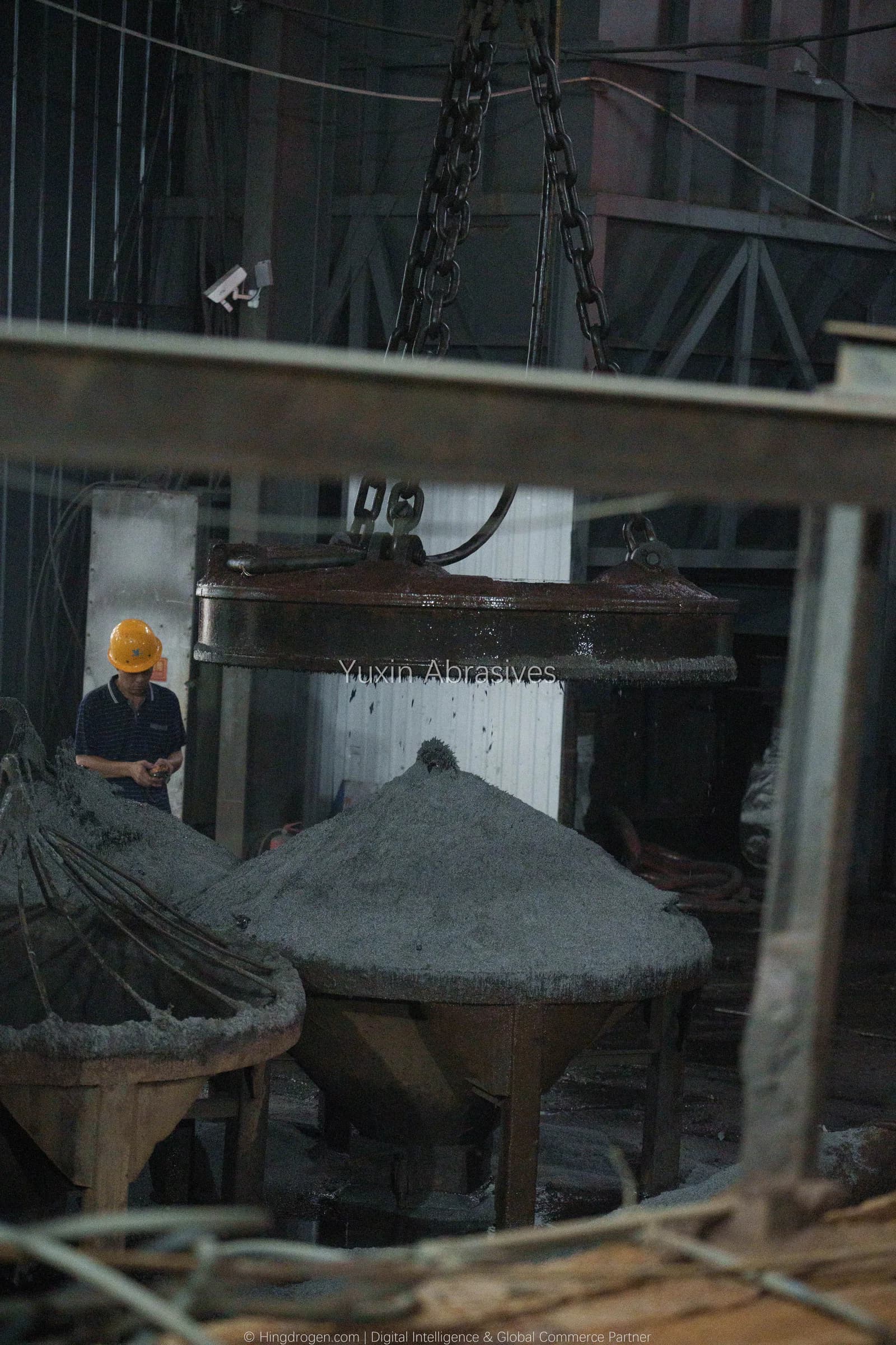 YUXIN production photograph: Material handling & charging, record _DSC9225