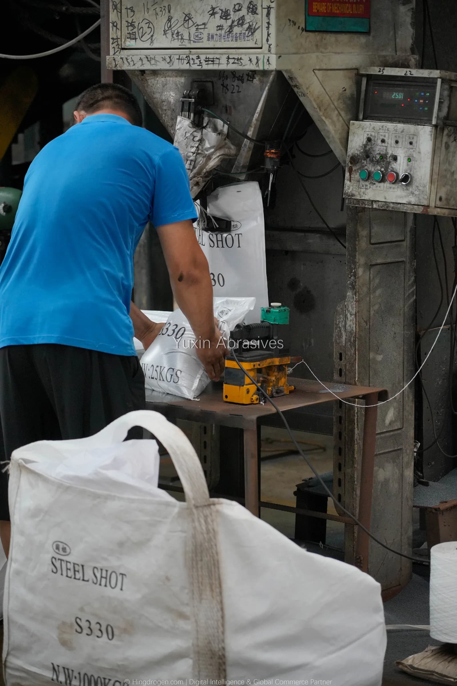 YUXIN production photograph: Operators at work, record _DSC9243
